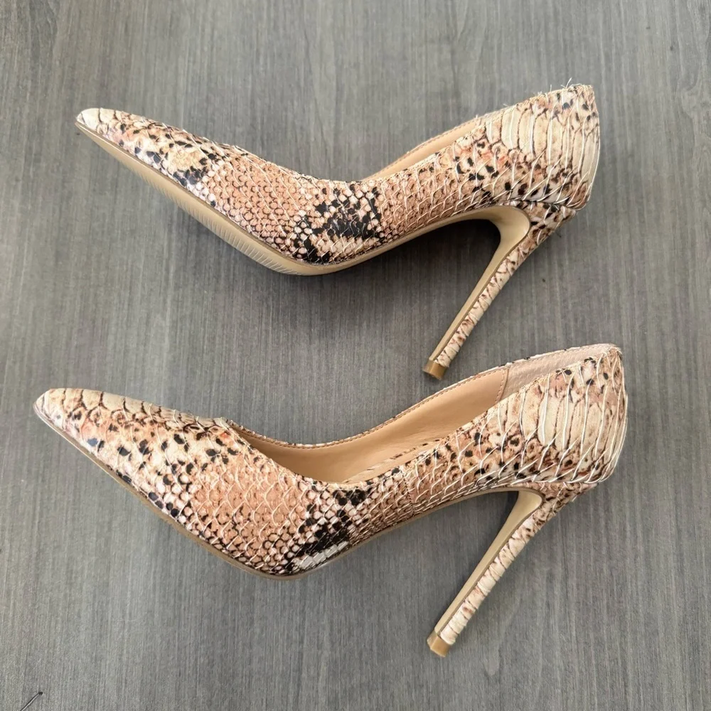 Steve Madden Evelyn Beige Snake stiletto Pointed Toe Pumps heels size 5